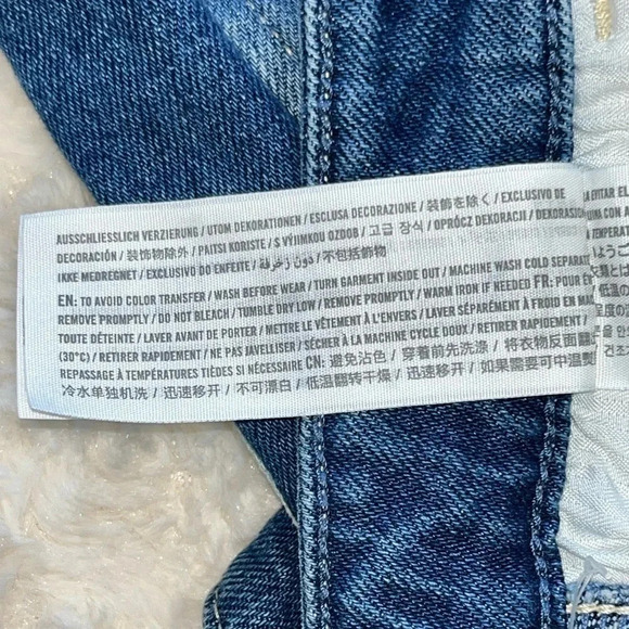 Hollister | Ultra High-Rise Mom Jeans - Picture 6 of 7